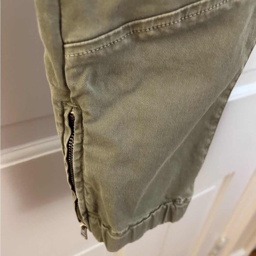 FRAME Trapunto Moto Cropped Cuffed Pants in Washed Aloe Green - Women’s Size 29 - Picture 9 of 12